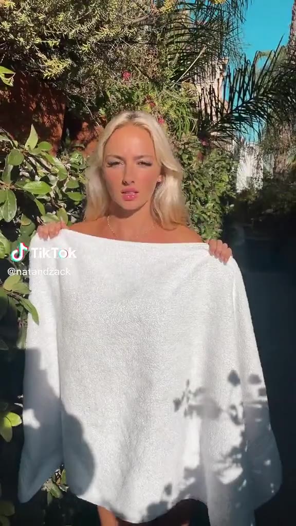 Natalie Reynolds – No bra…!!!