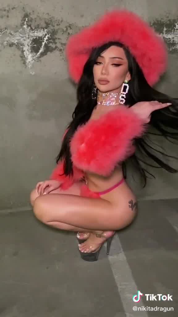 Nikita Dragun – Her body is hot af !