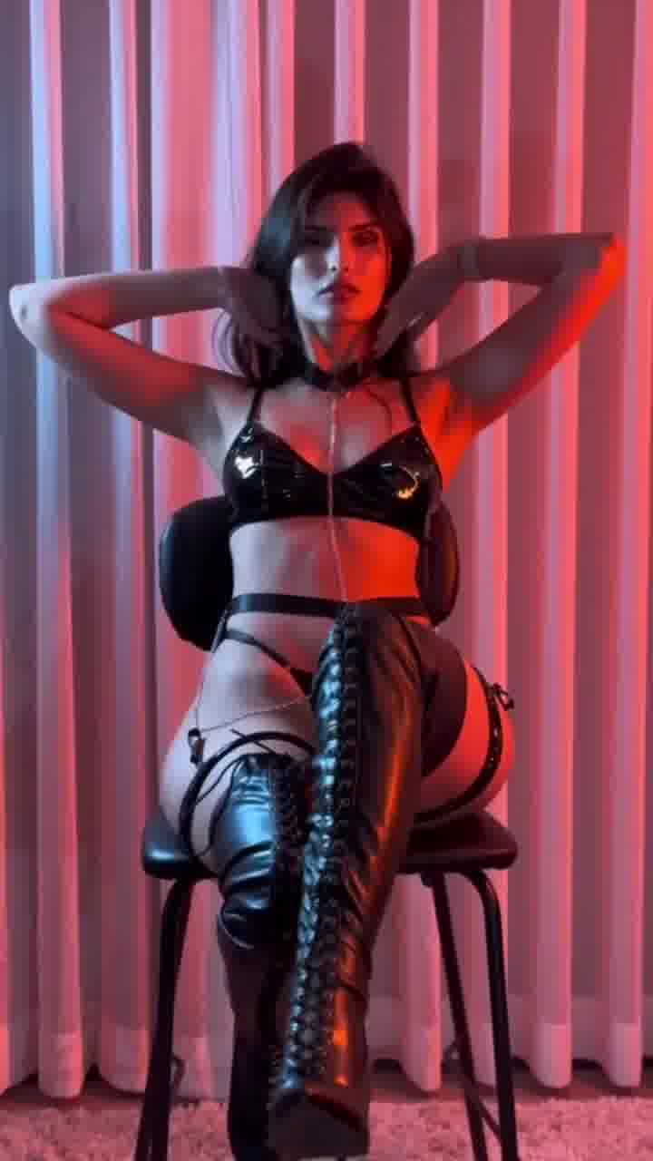 Yael Cohen – New video Show body very lewd