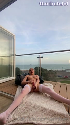 Astrid Wett – masturbate pusy with dildo