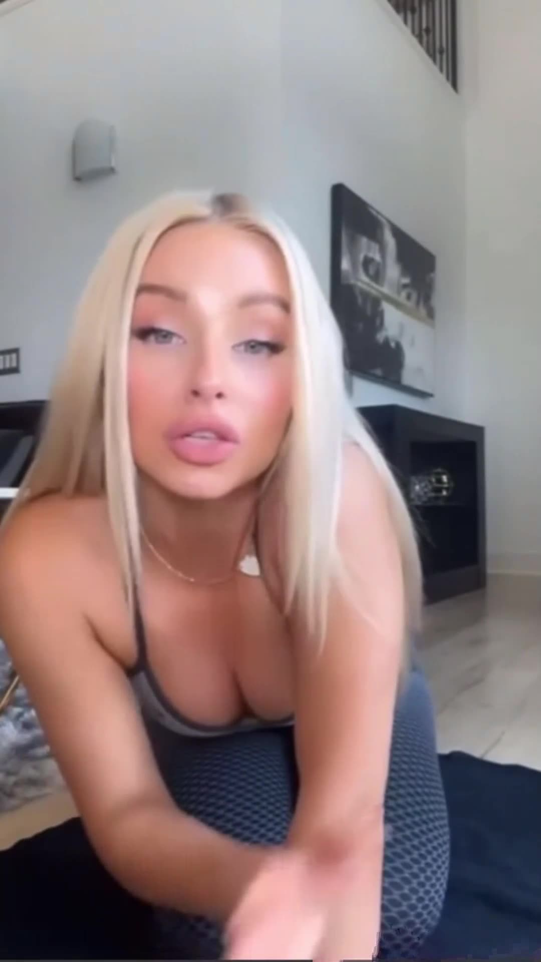 Charlotte Parkes video sexy
