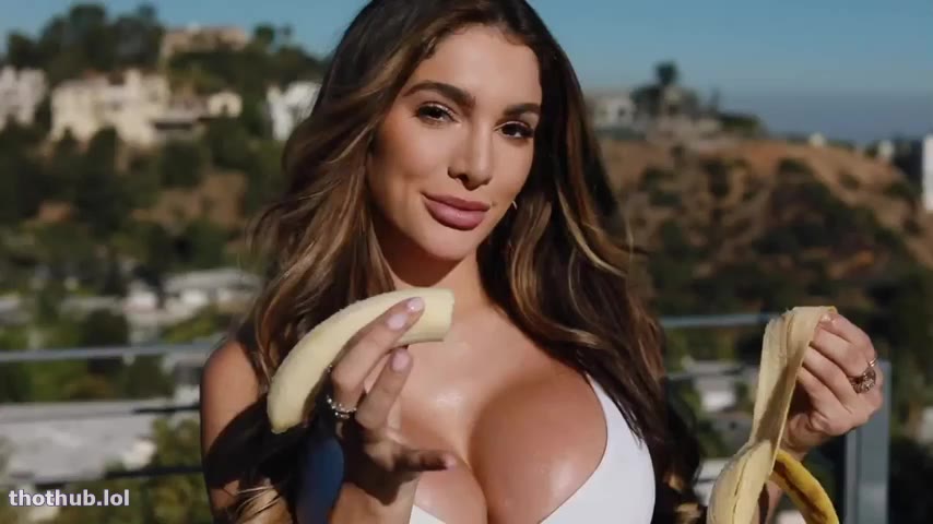 Lyna Perez – New Video Show body Ourdoor