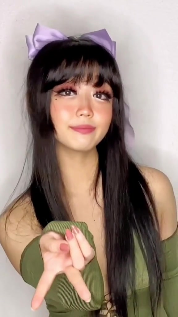 mooncakeva – New video sexy dancer very lewd