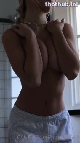 Noelle Leyva – [ New ] Show Off Big And Round Boobs