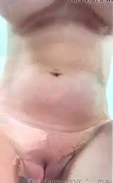 Ruby May – She’s having an orgasm while masturbating with her hands