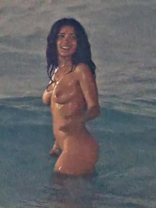Salma Hayek – Nude In Beach