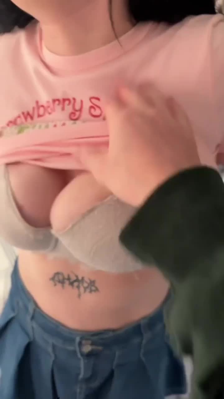 lara rose – [ Onlyfans ] boobs teasing boyfriend