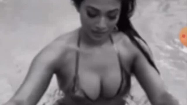 peya bipasha – Show Off Big And Round Boobs