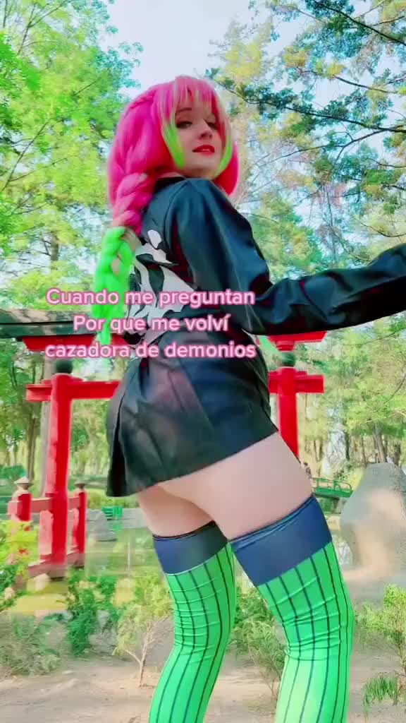 Claudia San Chan – Twerking ass