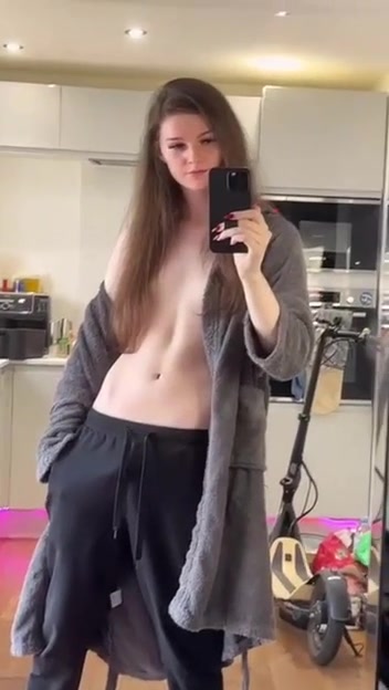 F1nn5ter Naked in front of the mirror – Onlyfans