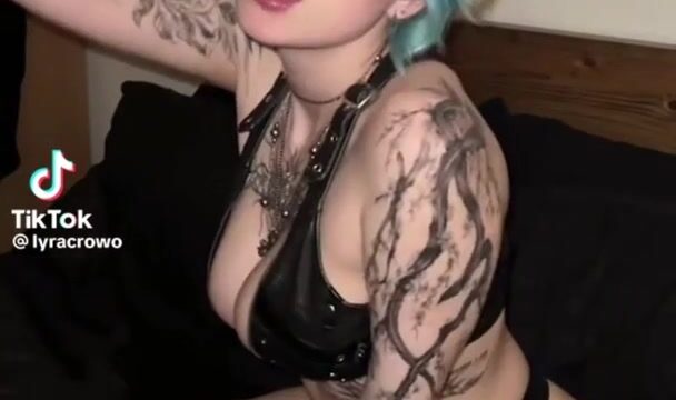 LyraCr0w0 Her sexy body video