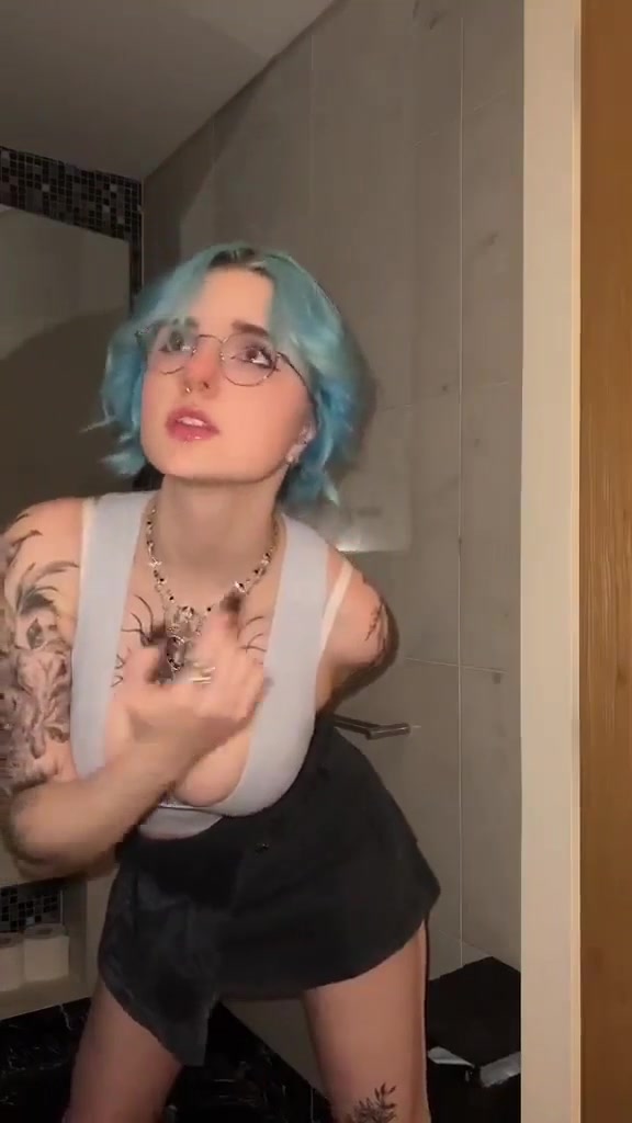 LyraCr0w0 – Sexy dance video