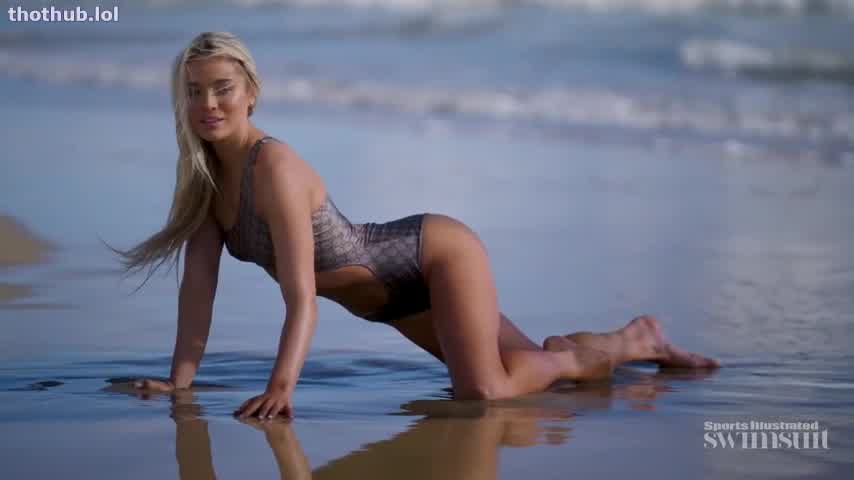 Olivia Dunne / Livvy Dunne – sexy on beach