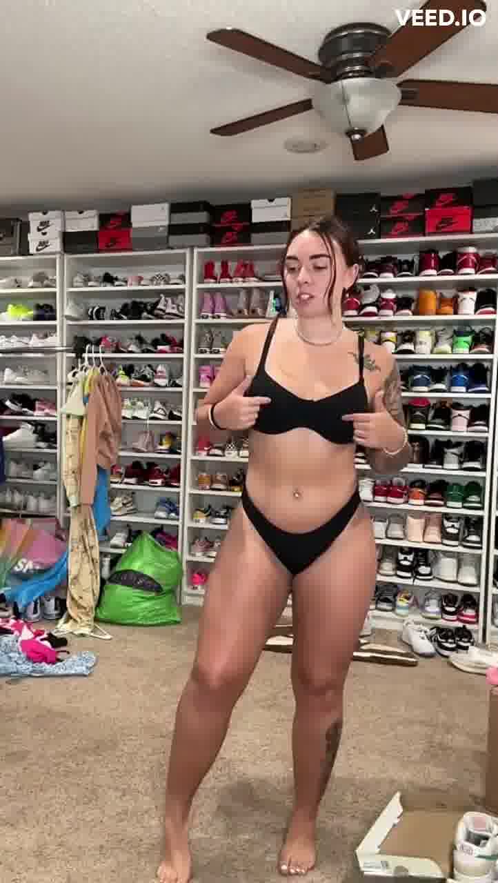 Abby Berner – Show Off Big And Round Ass Bouncing Very Lewd