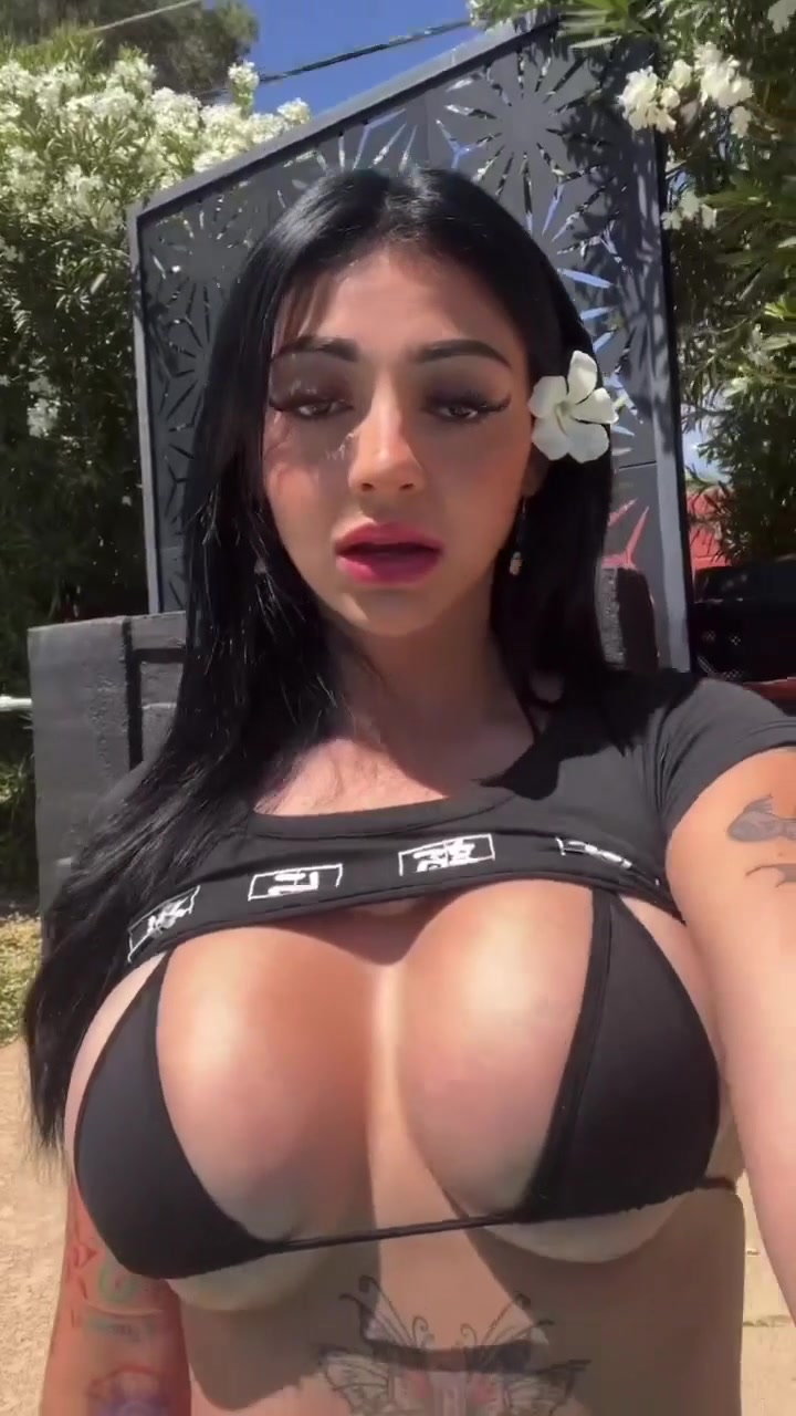 Aliyah Marie Show big boobs in the pool
