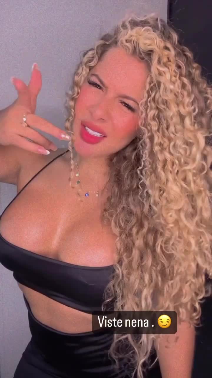 Karmen Mestre – Show big boobs