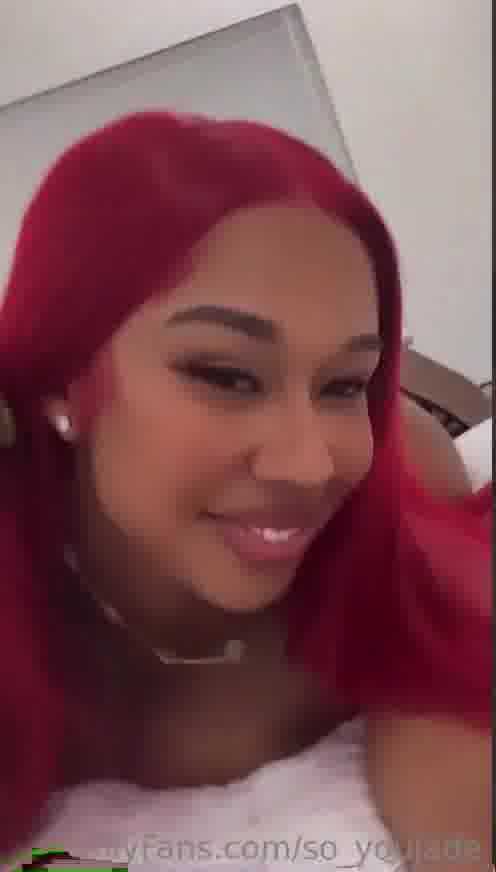 Ohsoyoujade – Show Off Big And Round Ass Bouncing Very Lewd