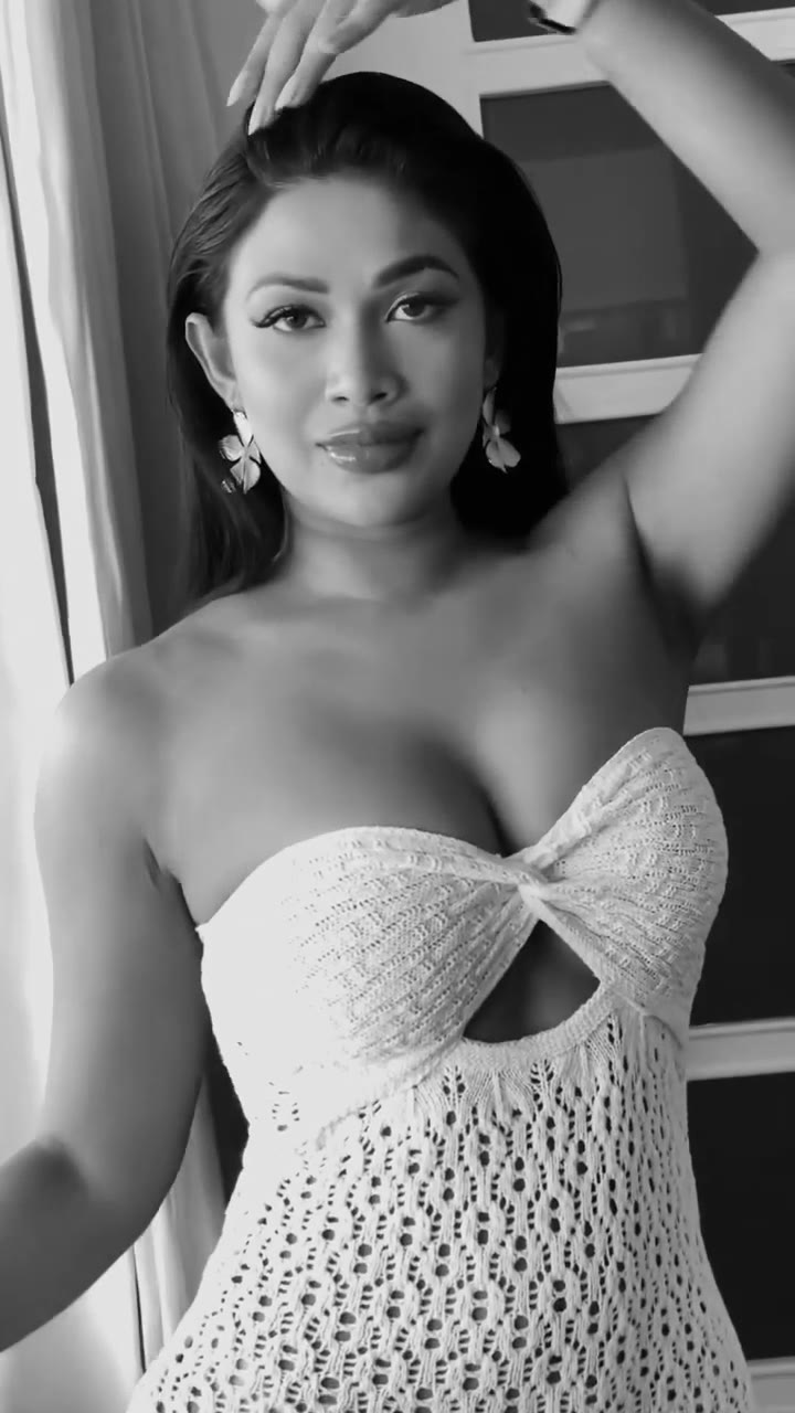 peya bipasha – Show body