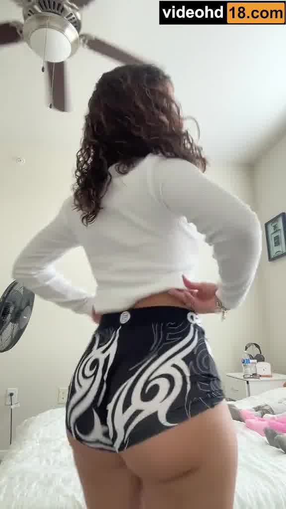 Angela Alvarez Show Off Big And Round Butt