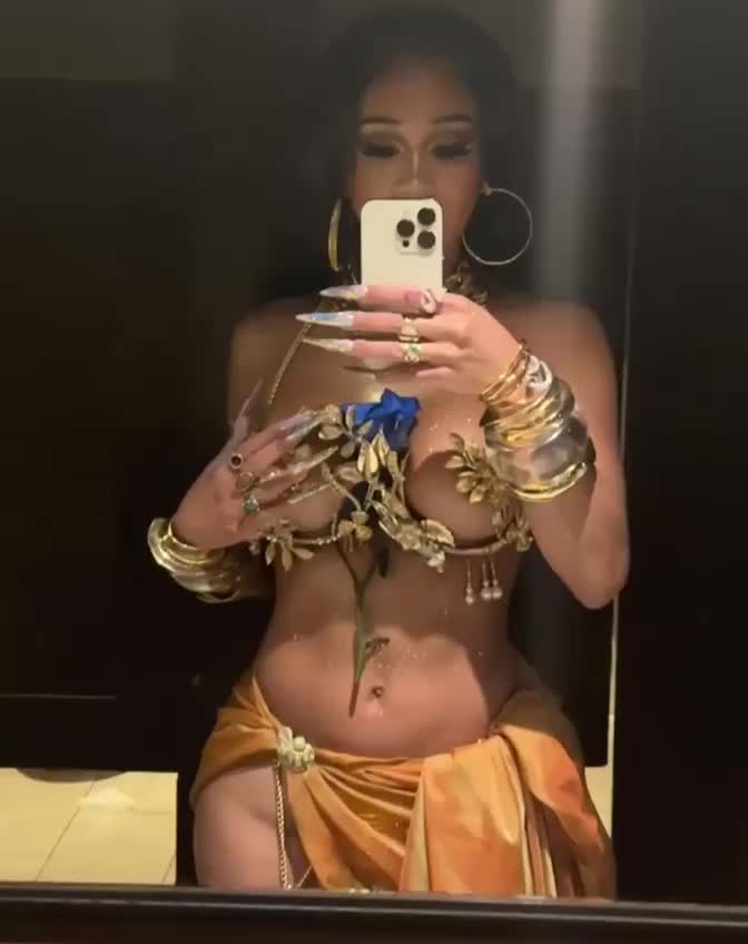 saweetie Show Big Tits