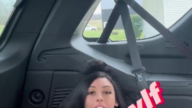 Indiana Mylf Sex Tape – Finger pussy on car !!! Leak Video
