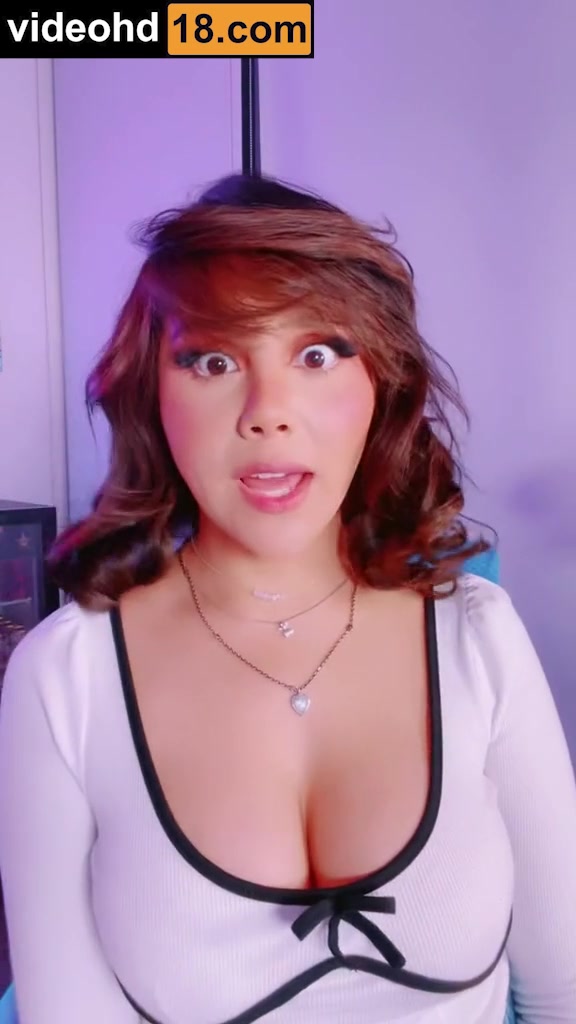 Neekolul OnlyFans Leak – Show Off Big And Round Boobs