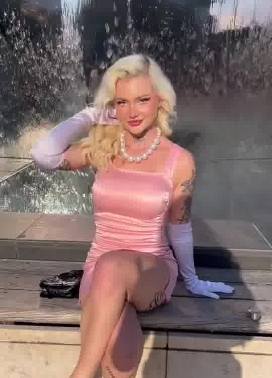 Lowri Rose So Sexy Outside – Hot Video Today